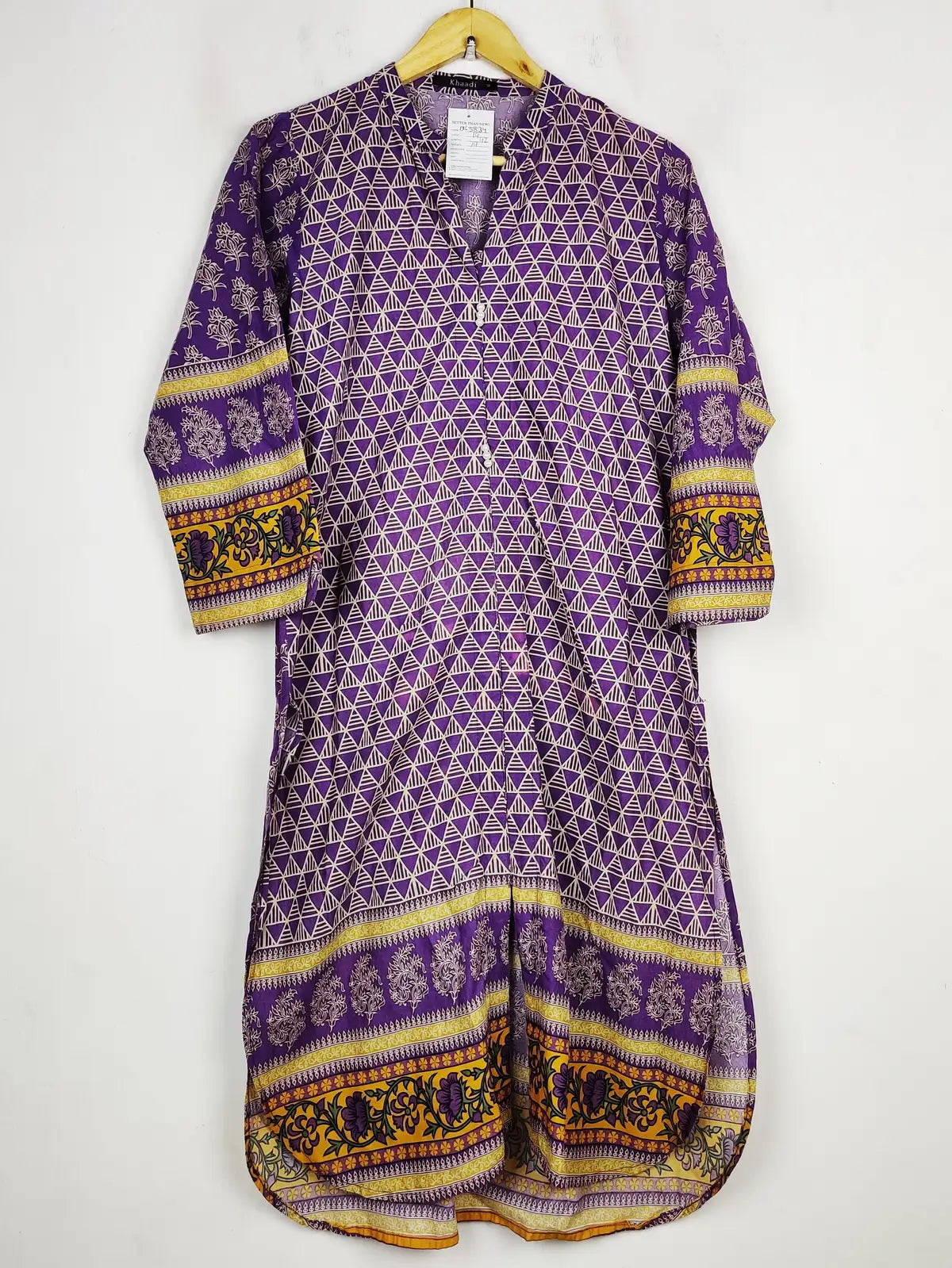 Buy online pre-used pre-loved 100% authentic & Original branded Khaadi (BK-3834) available in Pakistan. Top international brands avilable.