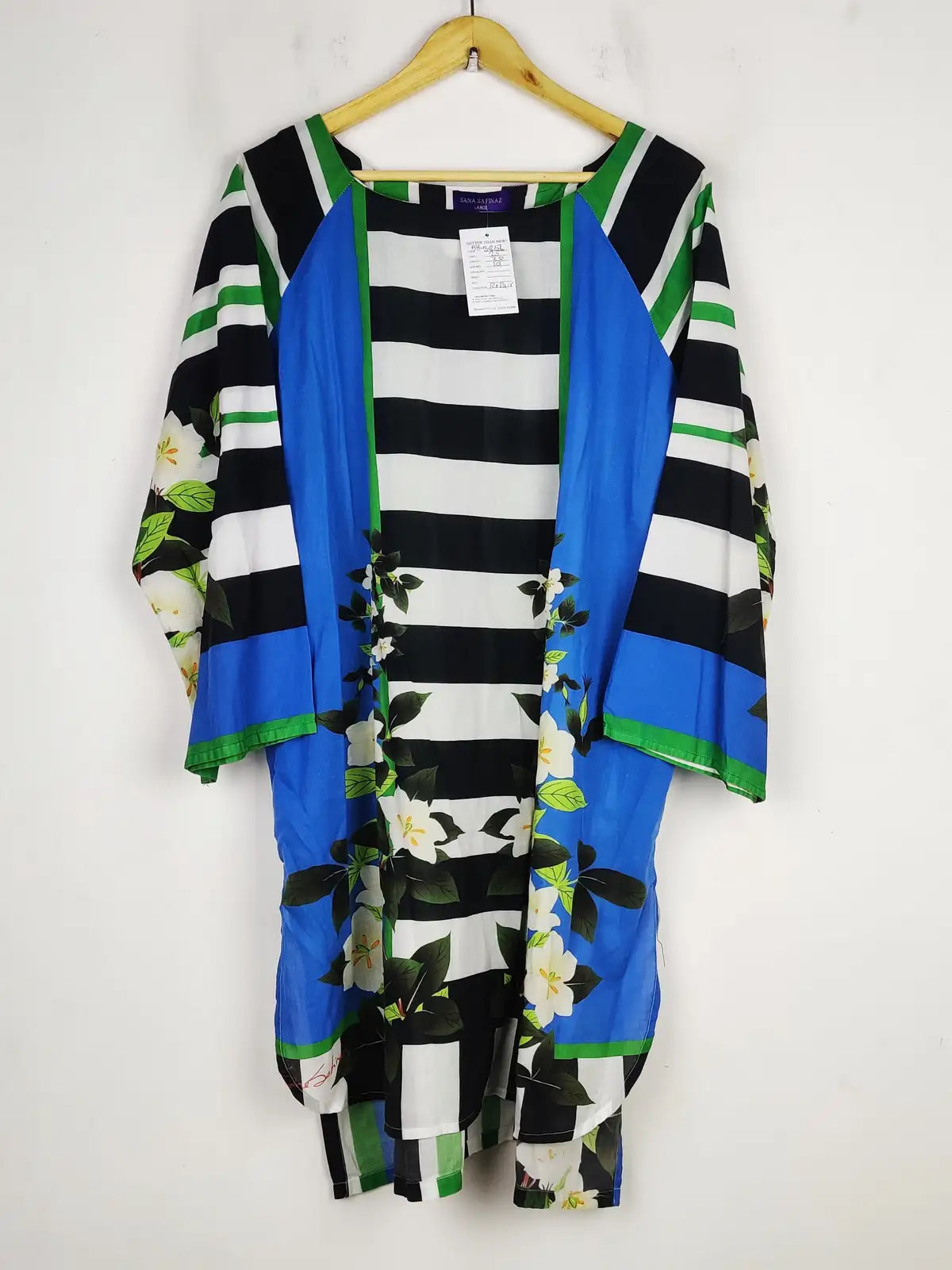Buy online pre-used pre-loved 100% authentic & Original branded Unknown Brand (BK-3862) available in Pakistan. Top international brands avilable.