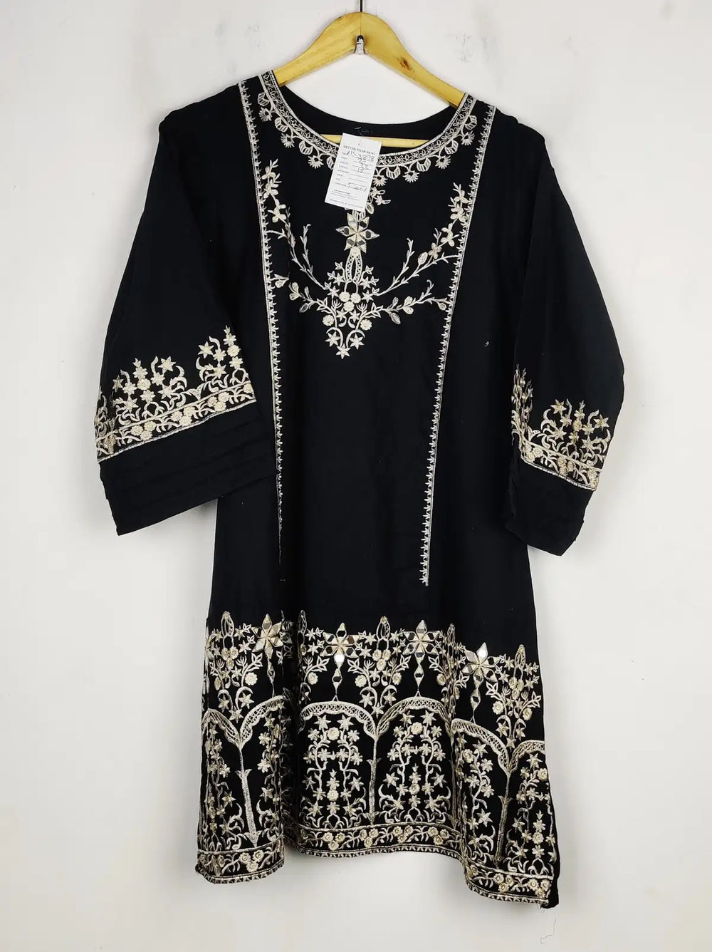 Buy online pre-used pre-loved 100% authentic & Original branded Unknown Brand (BK-3878) available in Pakistan. Top international brands avilable.