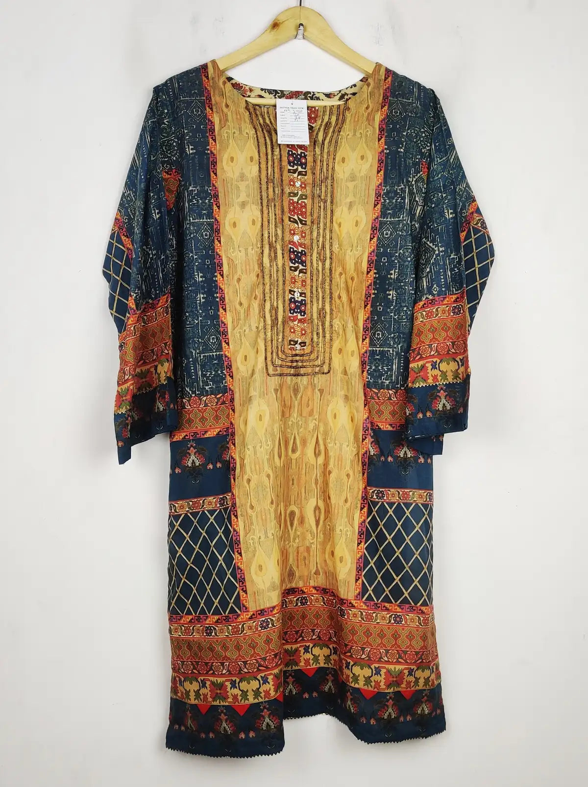 Buy online pre-used pre-loved 100% authentic & Original branded Bin Saeed (BK-3910) available in Pakistan. Top international brands avilable.