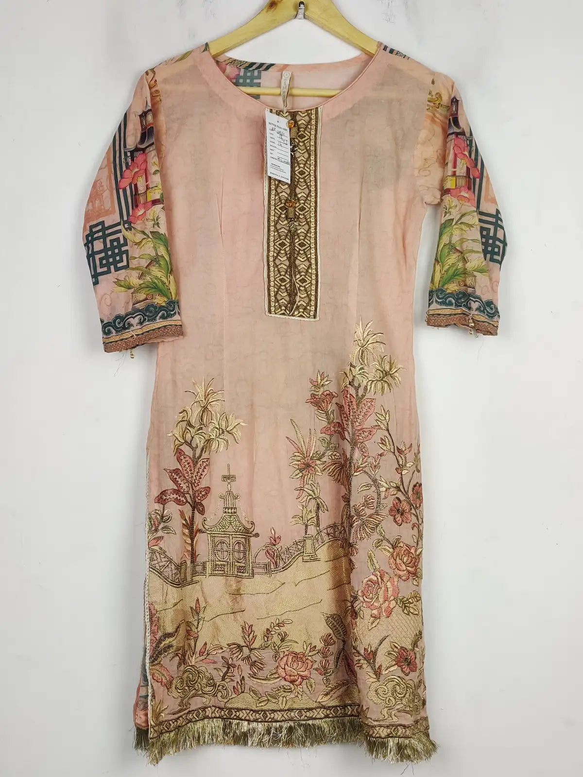 Buy online pre-used pre-loved 100% authentic & Original branded Simrans (BK-3934) available in Pakistan. Top international brands avilable.