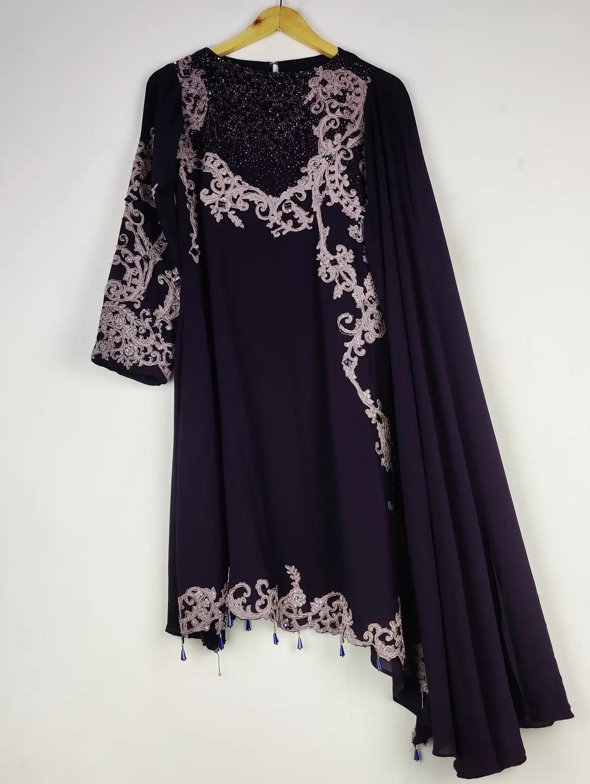 Buy online pre-used pre-loved 100% authentic & Original branded Vogue (BK-4128) available in Pakistan. Top international brands avilable.