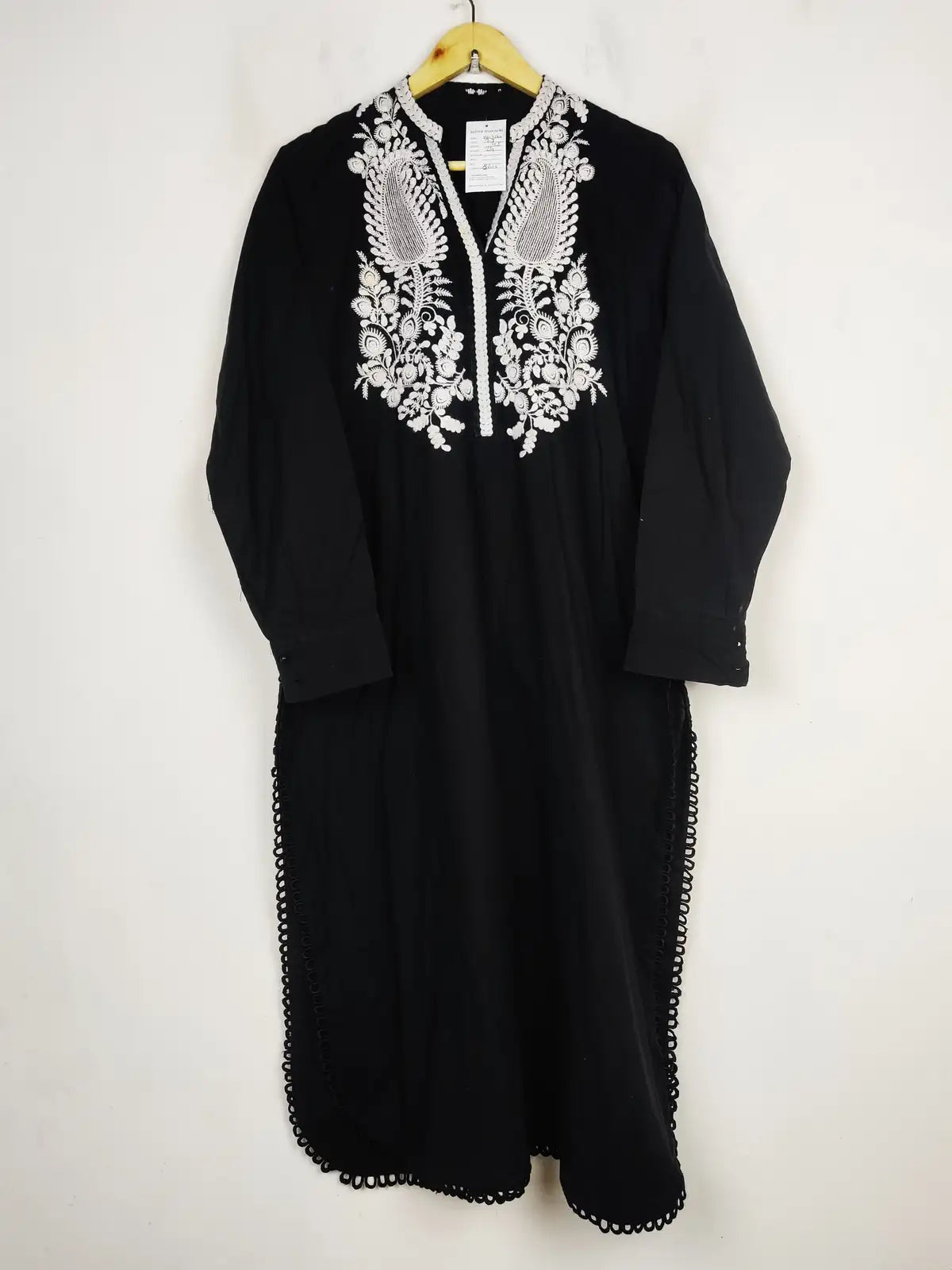 Buy online pre-used pre-loved 100% authentic & Original branded Khaadi (BK-4160) available in Pakistan. Top international brands avilable.