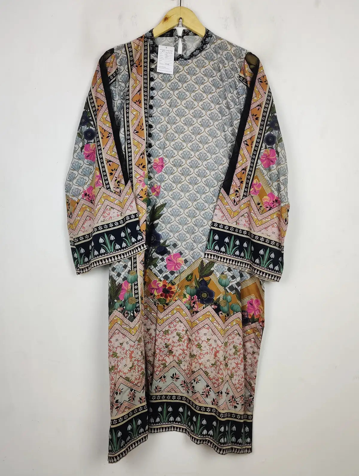 Buy online pre-used pre-loved 100% authentic & Original branded Bonanza Satrangi (BK-4197) available in Pakistan. Top international brands avilable.