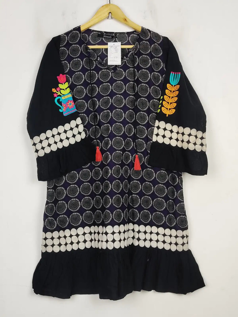 Buy online pre-used pre-loved 100% authentic & Original branded Khaadi (BK-4214) available in Pakistan. Top international brands avilable.