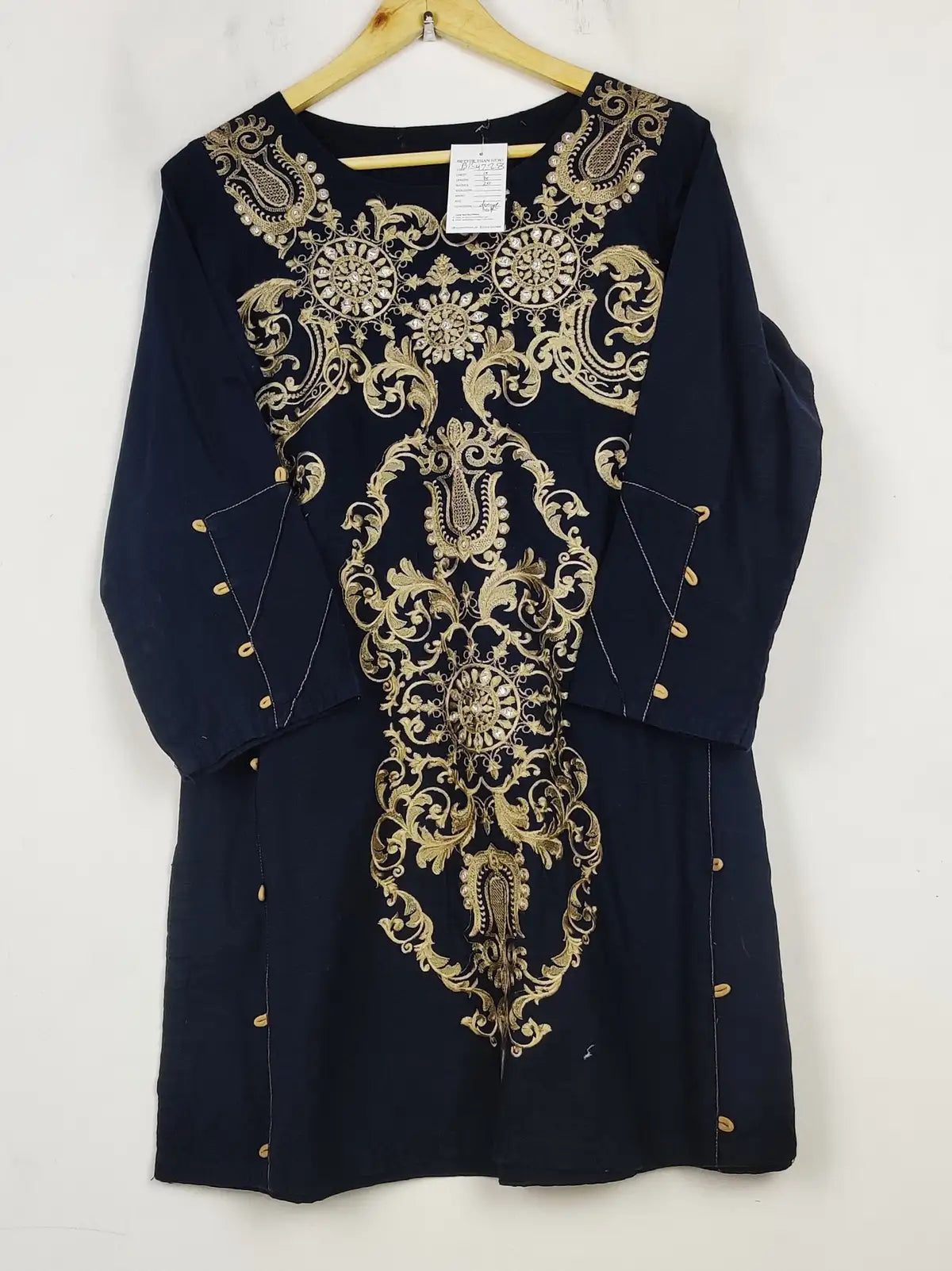 Buy online pre-used pre-loved 100% authentic & Original branded Unknown Brand (BK-4228) available in Pakistan. Top international brands avilable.