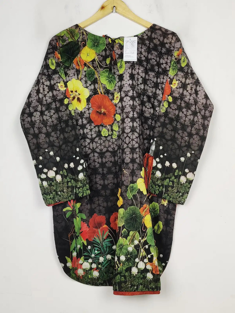 Buy online pre-used pre-loved 100% authentic & Original branded Chinyere (BK-4276) available in Pakistan. Top international brands avilable.