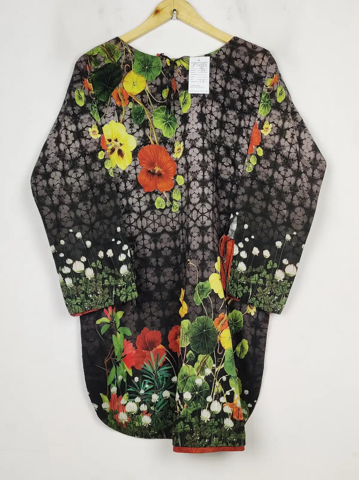 Buy online pre-used pre-loved 100% authentic & Original branded Chinyere (BK-4276) available in Pakistan. Top international brands avilable.