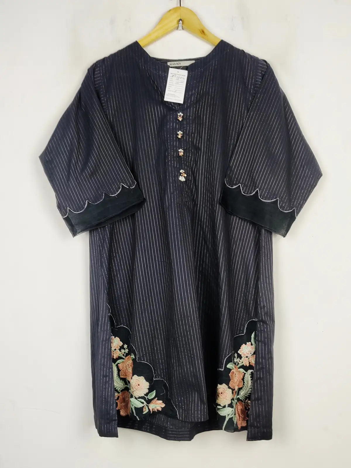 Buy online pre-used pre-loved 100% authentic & Original branded Khaadi (BK-4406) available in Pakistan. Top international brands avilable.