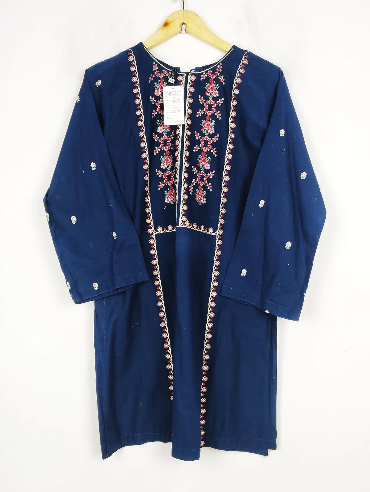 Buy online pre-used pre-loved 100% authentic & Original branded Urge (BK-4410) available in Pakistan. Top international brands avilable.