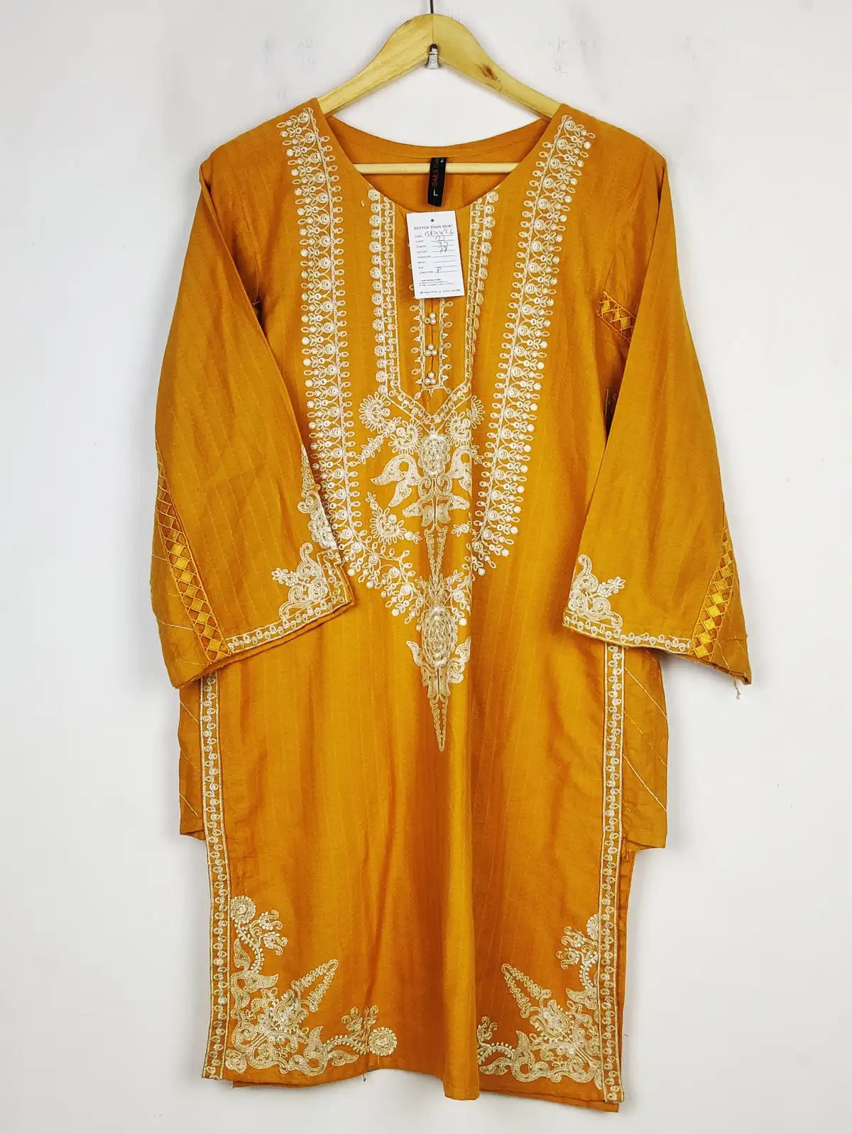 Buy online pre-used pre-loved 100% authentic & Original branded Dars (BK-4426) available in Pakistan. Top international brands avilable.