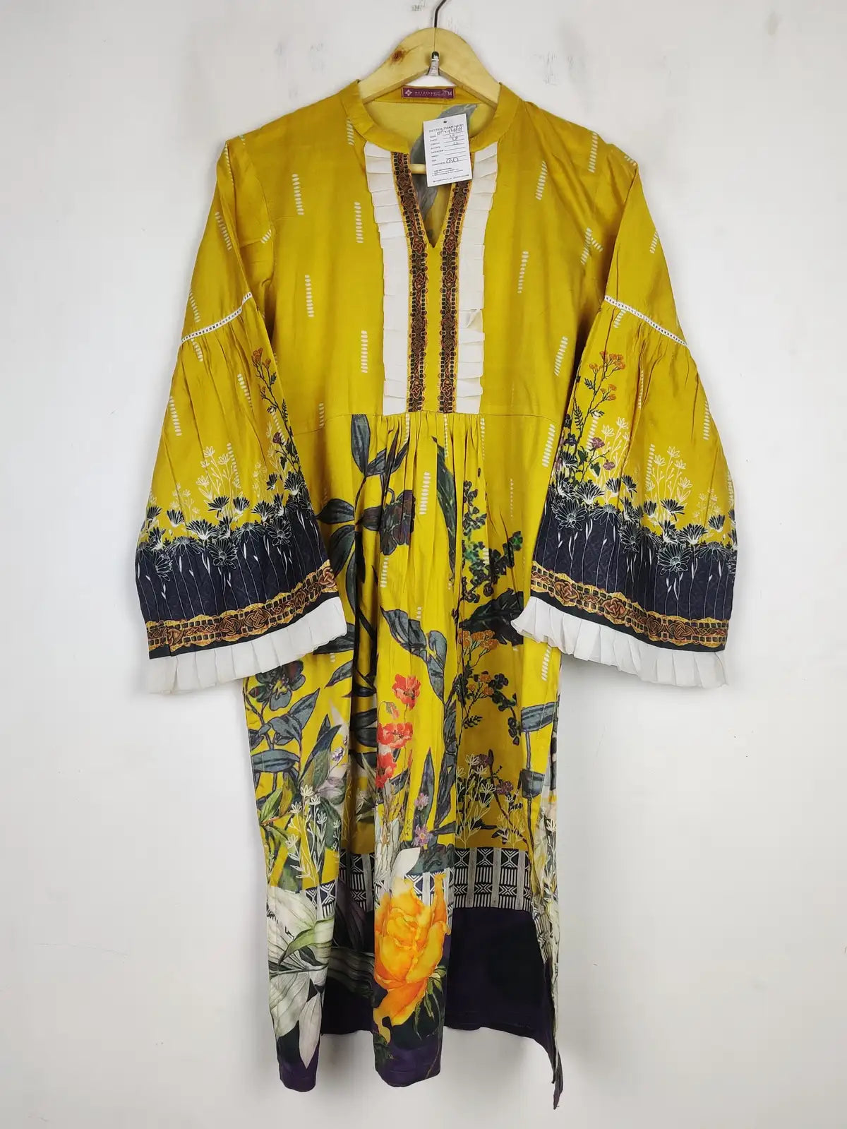 Buy online pre-used pre-loved 100% authentic & Original branded Mulberry (BK-4468) available in Pakistan. Top international brands avilable.