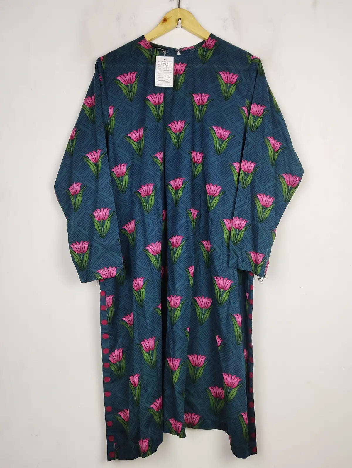 Buy online pre-used pre-loved 100% authentic & Original branded Sapphire (BK-4474) available in Pakistan. Top international brands avilable.