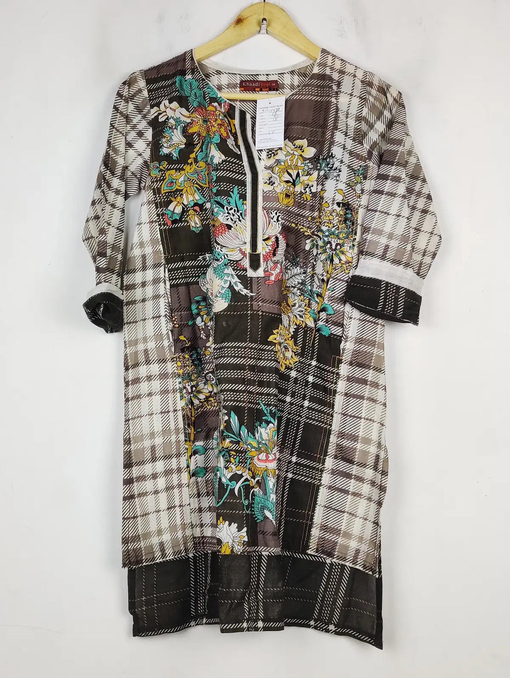 Buy online pre-used pre-loved 100% authentic & Original branded Khaadi (BK-4488) available in Pakistan. Top international brands avilable.