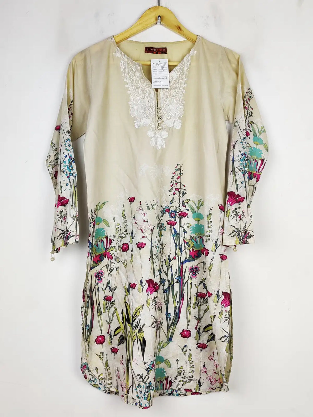 Buy online pre-used pre-loved 100% authentic & Original branded Khaadi (BK-4611) available in Pakistan. Top international brands avilable.