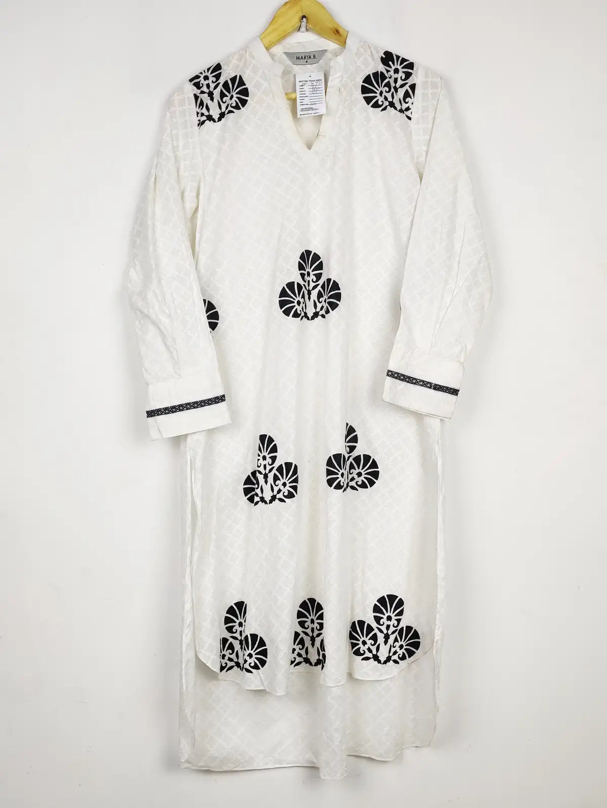 Buy online pre-used pre-loved 100% authentic & Original branded Maria B. (BK-4720) available in Pakistan. Top international brands avilable.