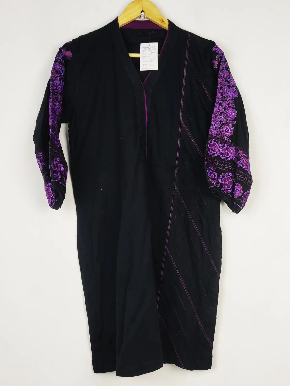 Buy online pre-used pre-loved 100% authentic & Original branded Unknown Brand (BK-4725) available in Pakistan. Top international brands avilable.