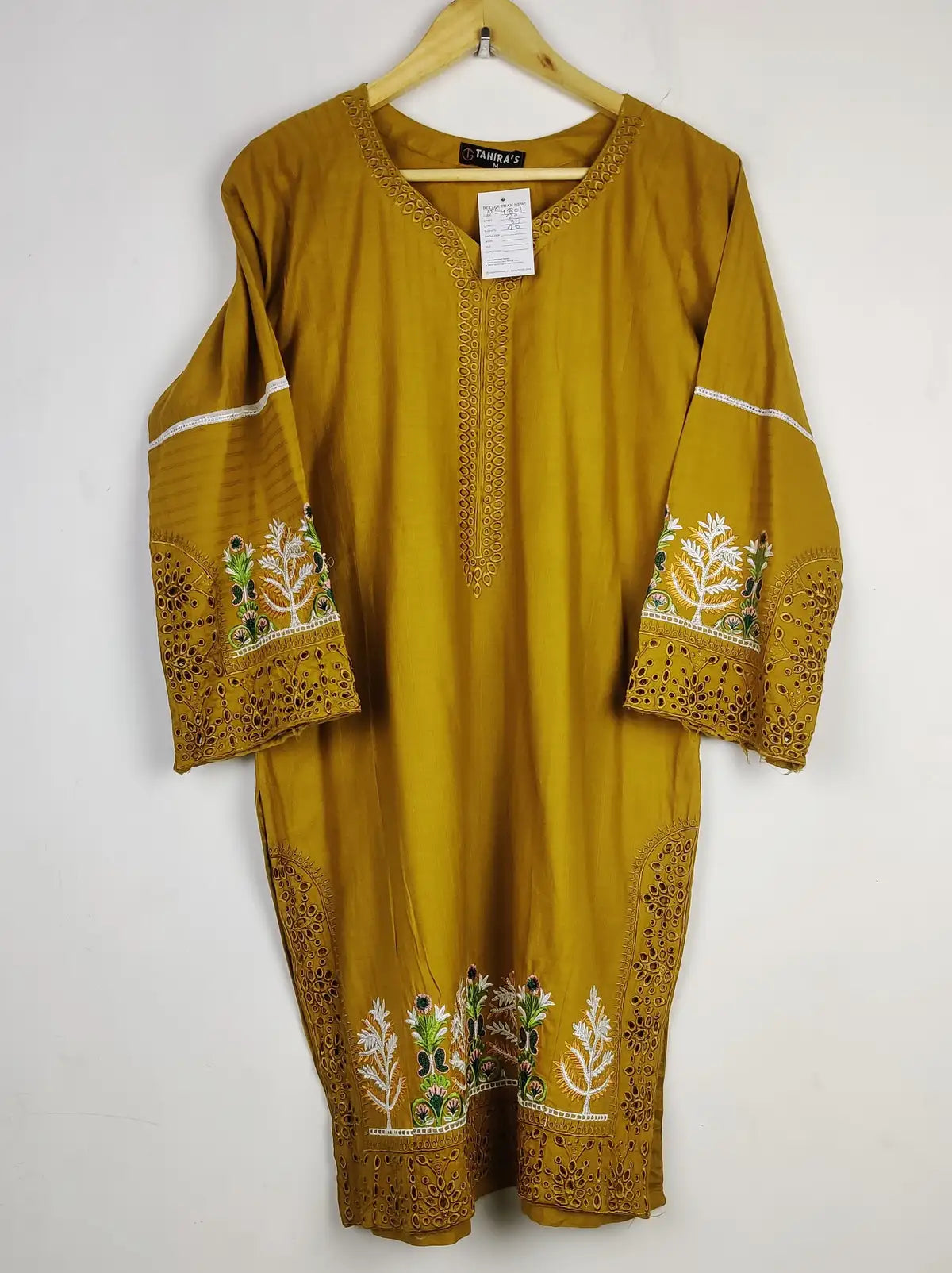 Buy online pre-used pre-loved 100% authentic & Original branded Tahiras (BK-4801) available in Pakistan. Top international brands avilable.