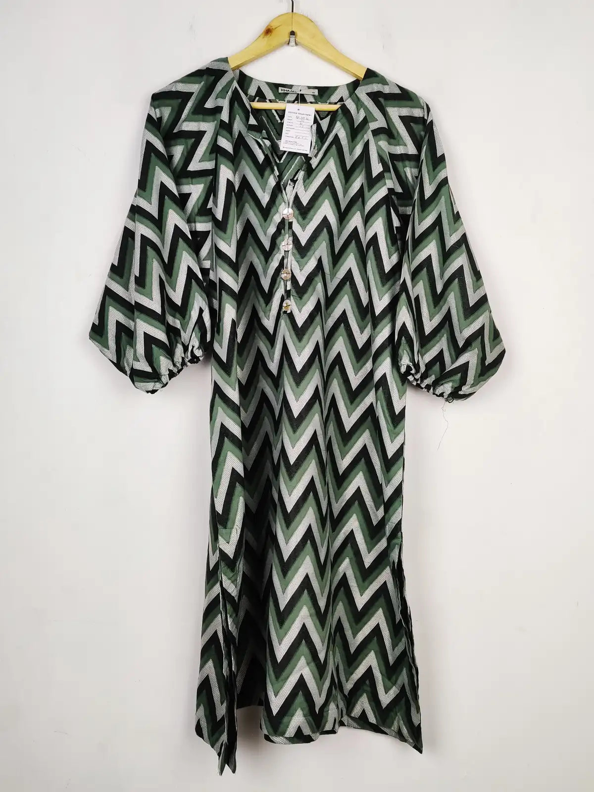 Buy online pre-used pre-loved 100% authentic & Original branded Khaadi (BK-4932) available in Pakistan. Top international brands avilable.