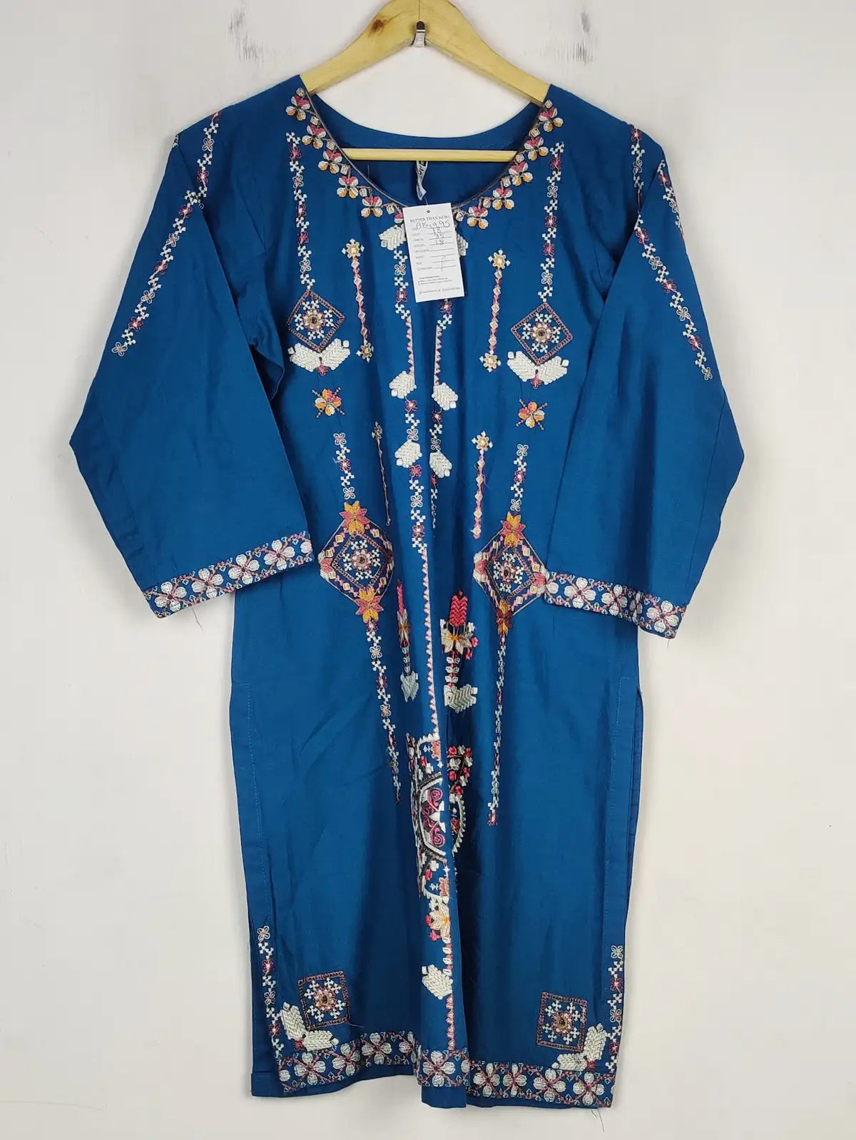 Buy online pre-used pre-loved 100% authentic & Original branded Ak Collection (BK-4995) available in Pakistan. Top international brands avilable.