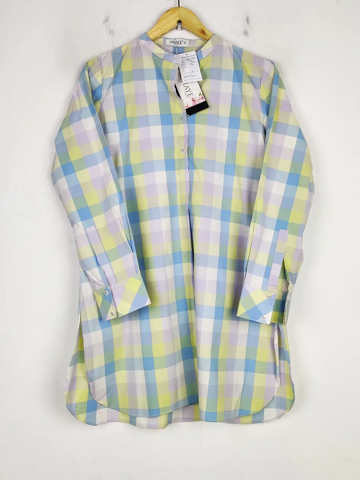 Buy online pre-used pre-loved 100% authentic & Original branded Sohaye (BK-5146) available in Pakistan. Top international brands avilable.