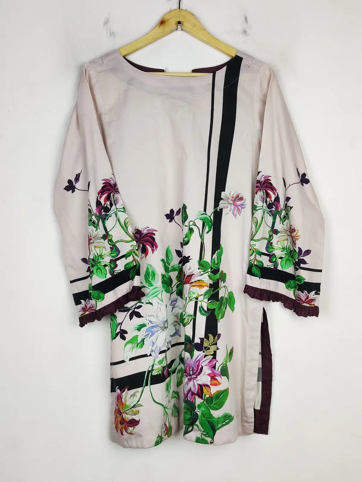 Buy online pre-used pre-loved 100% authentic & Original branded Alkaram (BK-5181) available in Pakistan. Top international brands avilable.