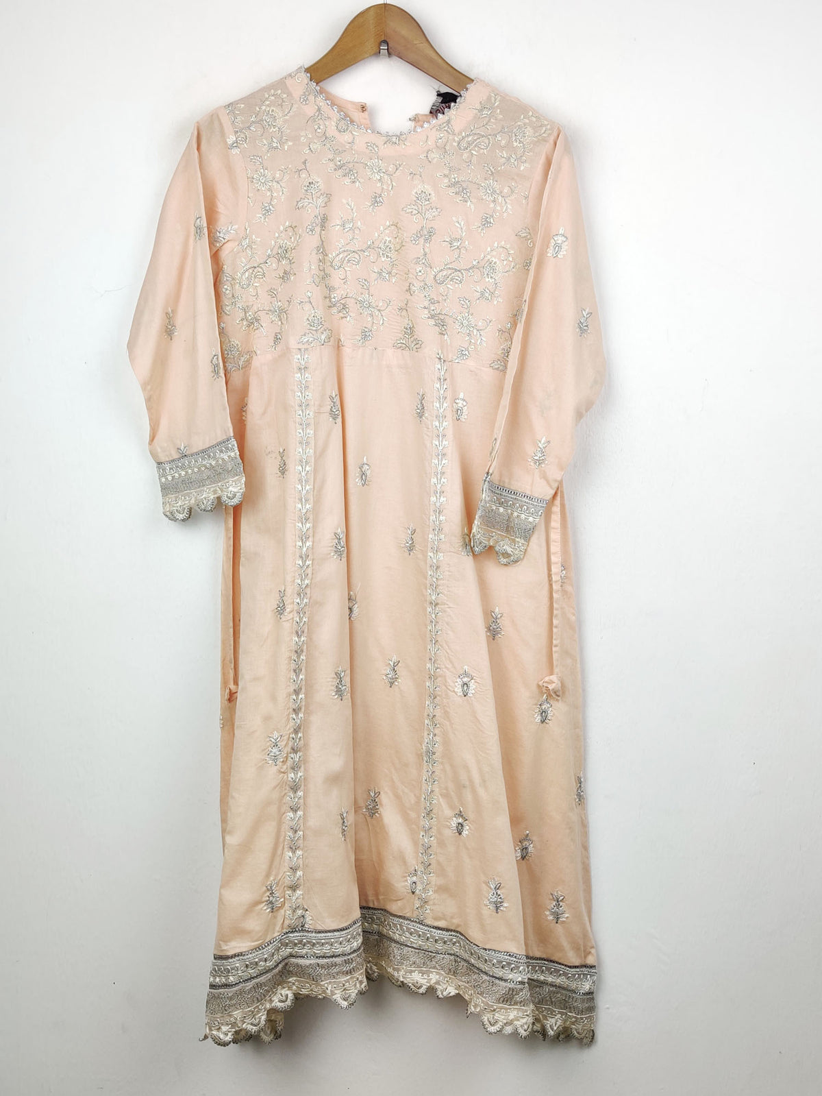 Buy online pre-used pre-loved 100% authentic & Original branded Simrans (BK-518) available in Pakistan. Top international brands avilable.
