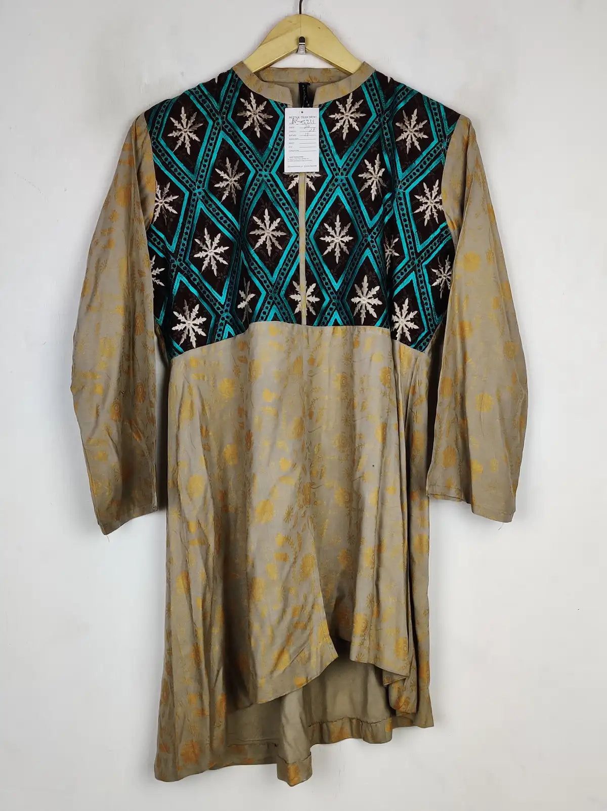 Buy online pre-used pre-loved 100% authentic & Original branded Kacha Tanka (BK-5211) available in Pakistan. Top international brands avilable.