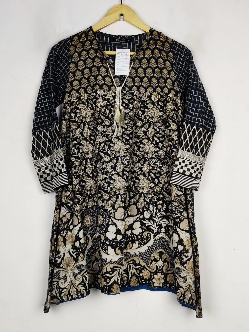 Buy online pre-used pre-loved 100% authentic & Original branded Khaadi (BK-5218) available in Pakistan. Top international brands avilable.