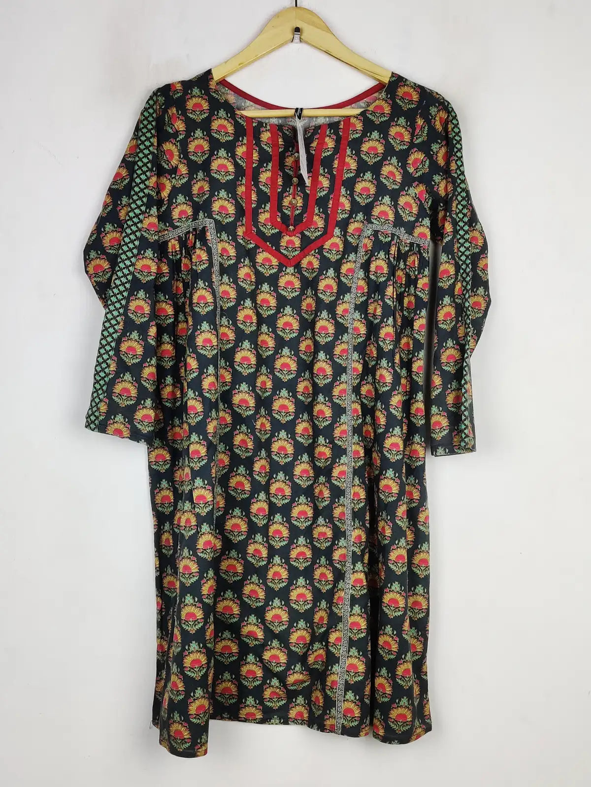 Buy online pre-used pre-loved 100% authentic & Original branded Mausummery (BK-5231) available in Pakistan. Top international brands avilable.