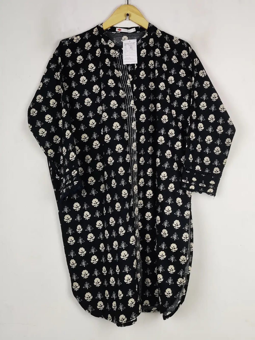 Buy online pre-used pre-loved 100% authentic & Original branded Khaadi (BK-5276) available in Pakistan. Top international brands avilable.