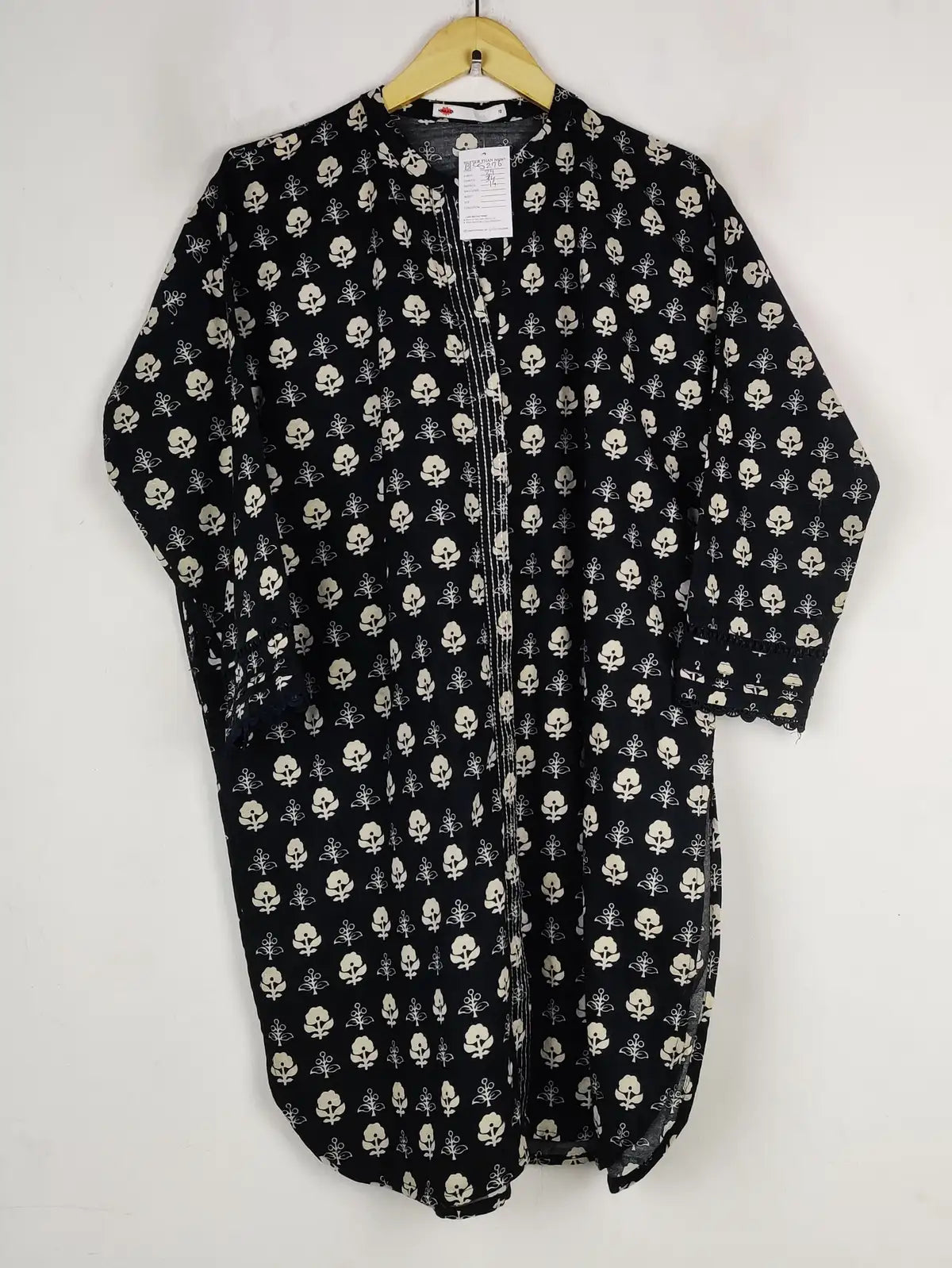 Buy online pre-used pre-loved 100% authentic & Original branded Khaadi (BK-5276) available in Pakistan. Top international brands avilable.