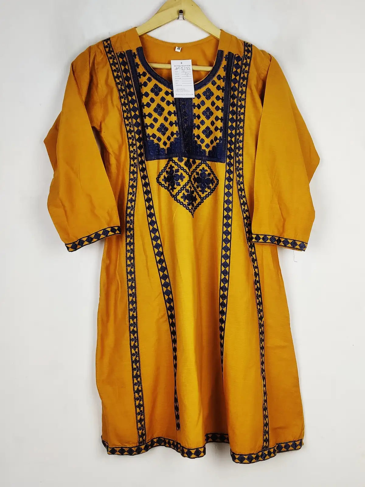 Buy online pre-used pre-loved 100% authentic & Original branded Unknown Brand (BK-5293) available in Pakistan. Top international brands avilable.
