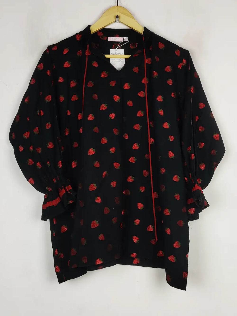 Buy online pre-used pre-loved 100% authentic & Original branded Mak (BK-5308) available in Pakistan. Top international brands avilable.