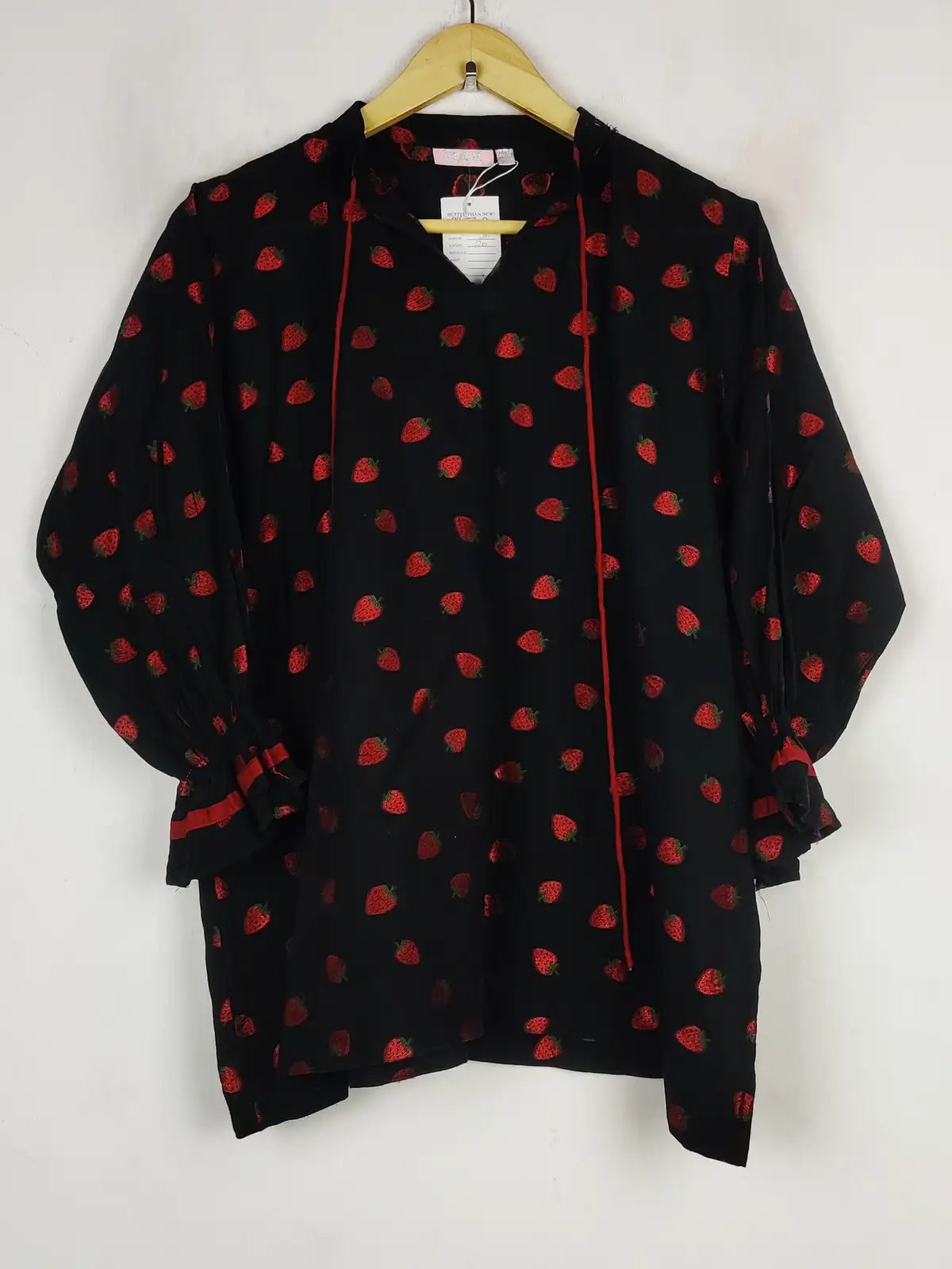 Buy online pre-used pre-loved 100% authentic & Original branded Mak (BK-5308) available in Pakistan. Top international brands avilable.