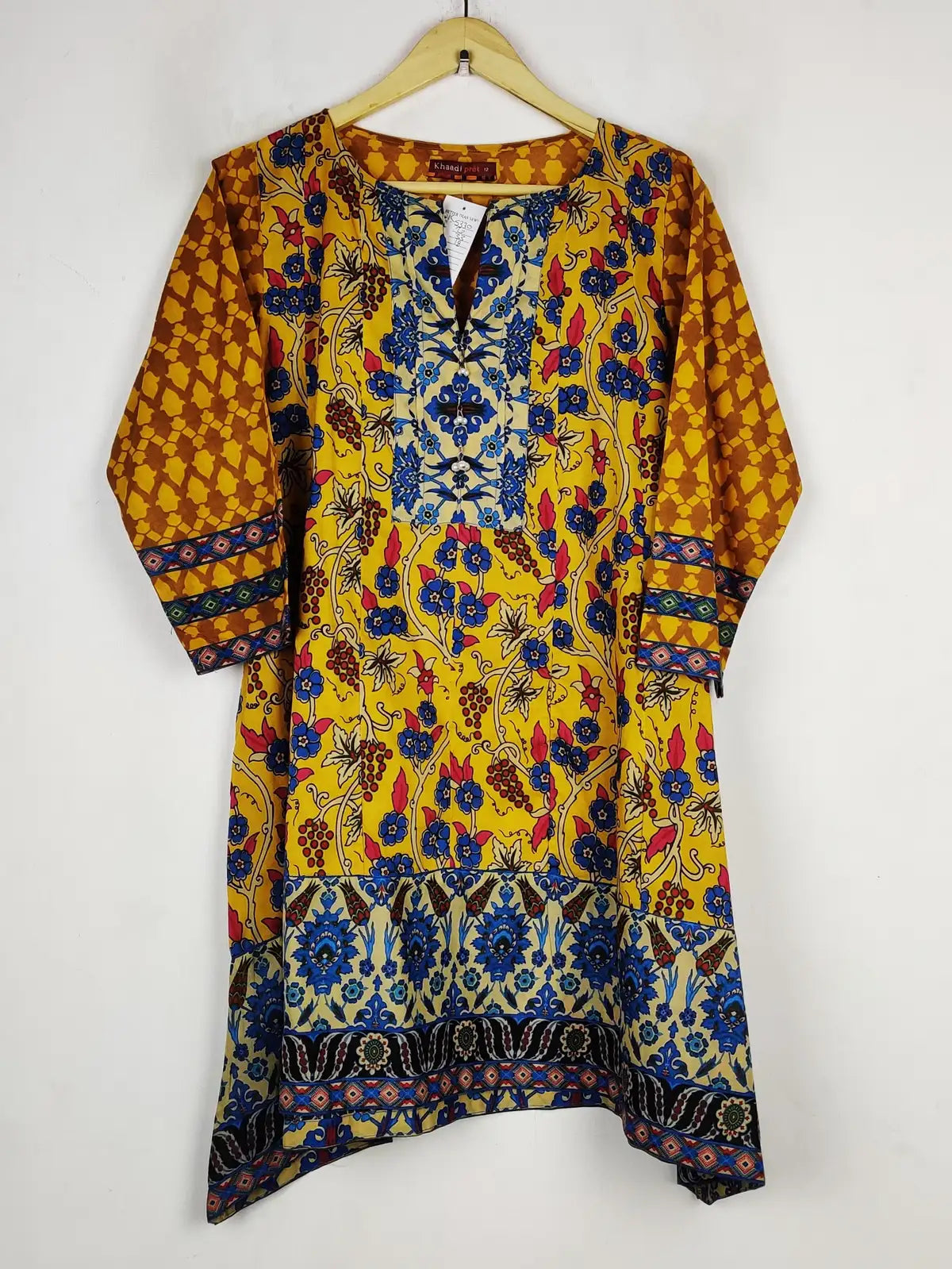 Buy online pre-used pre-loved 100% authentic & Original branded Khaadi (BK-5330) available in Pakistan. Top international brands avilable.
