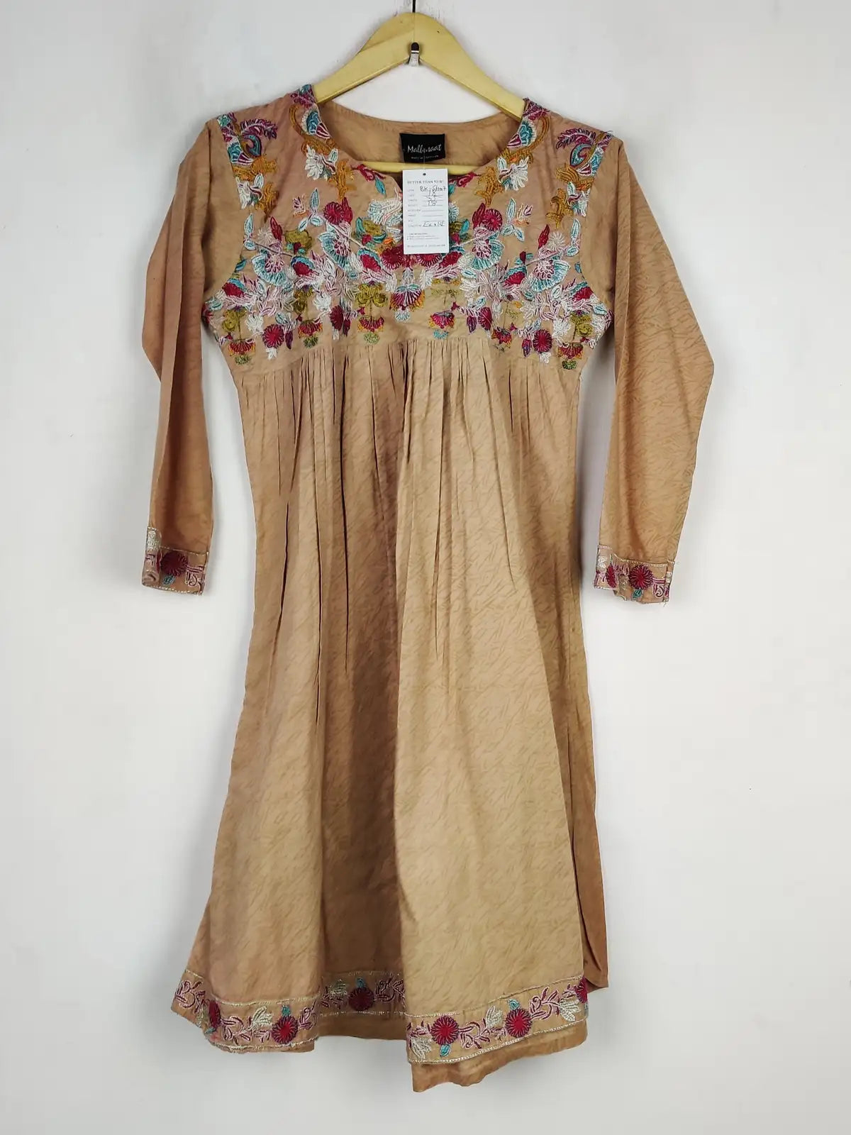 Buy online pre-used pre-loved 100% authentic & Original branded Malbusaat (BK-5407) available in Pakistan. Top international brands avilable.