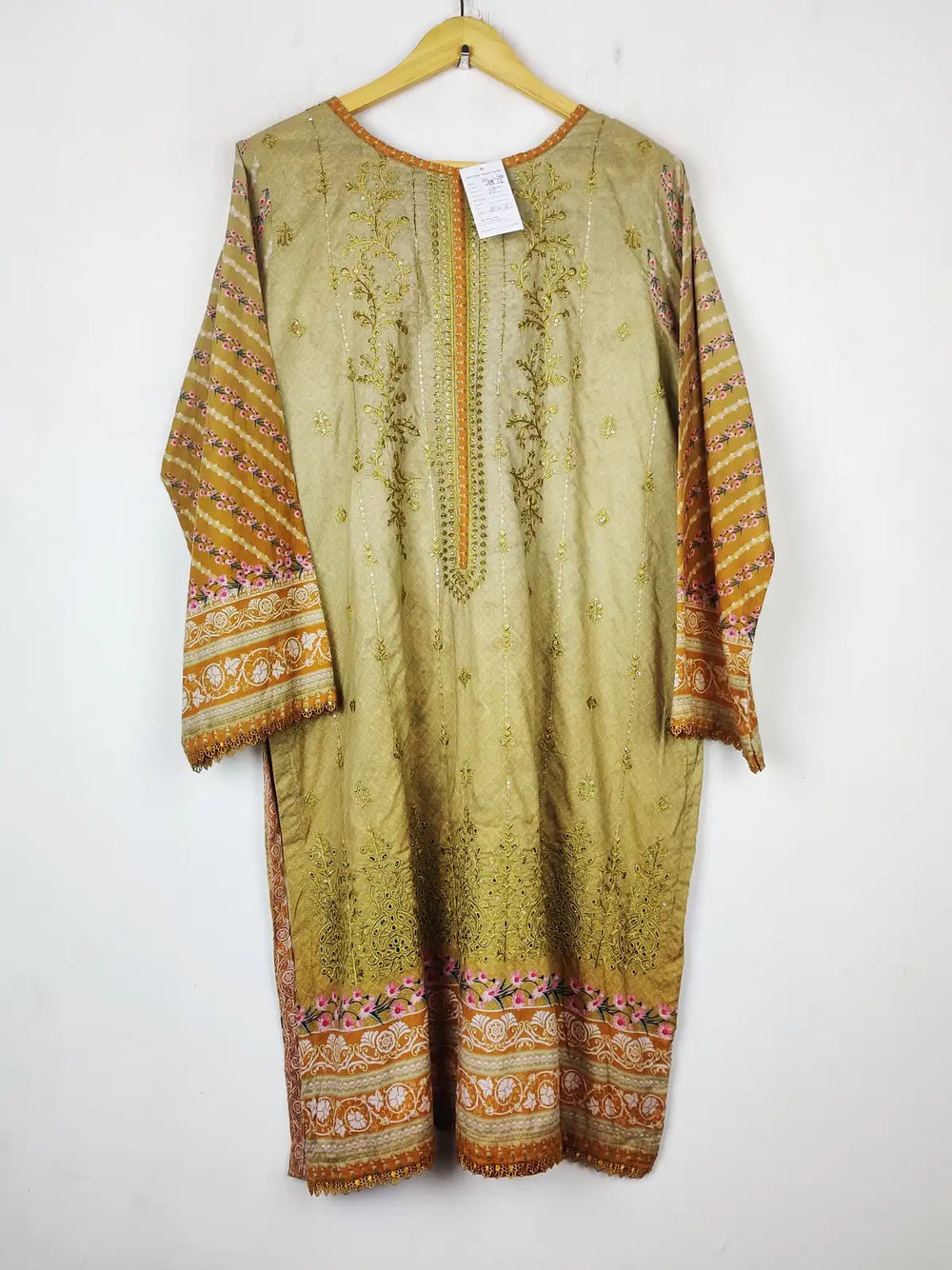 Buy online pre-used pre-loved 100% authentic & Original branded Bin Saeed (BK-5546) available in Pakistan. Top international brands avilable.