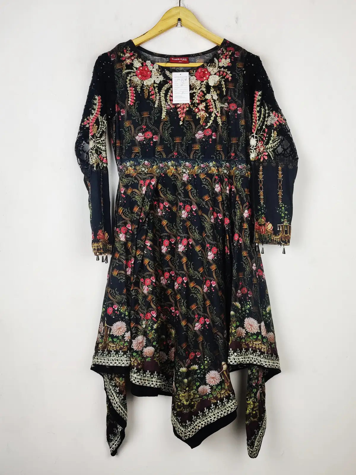 Buy online pre-used pre-loved 100% authentic & Original branded Simrans (BK-5548) available in Pakistan. Top international brands avilable.