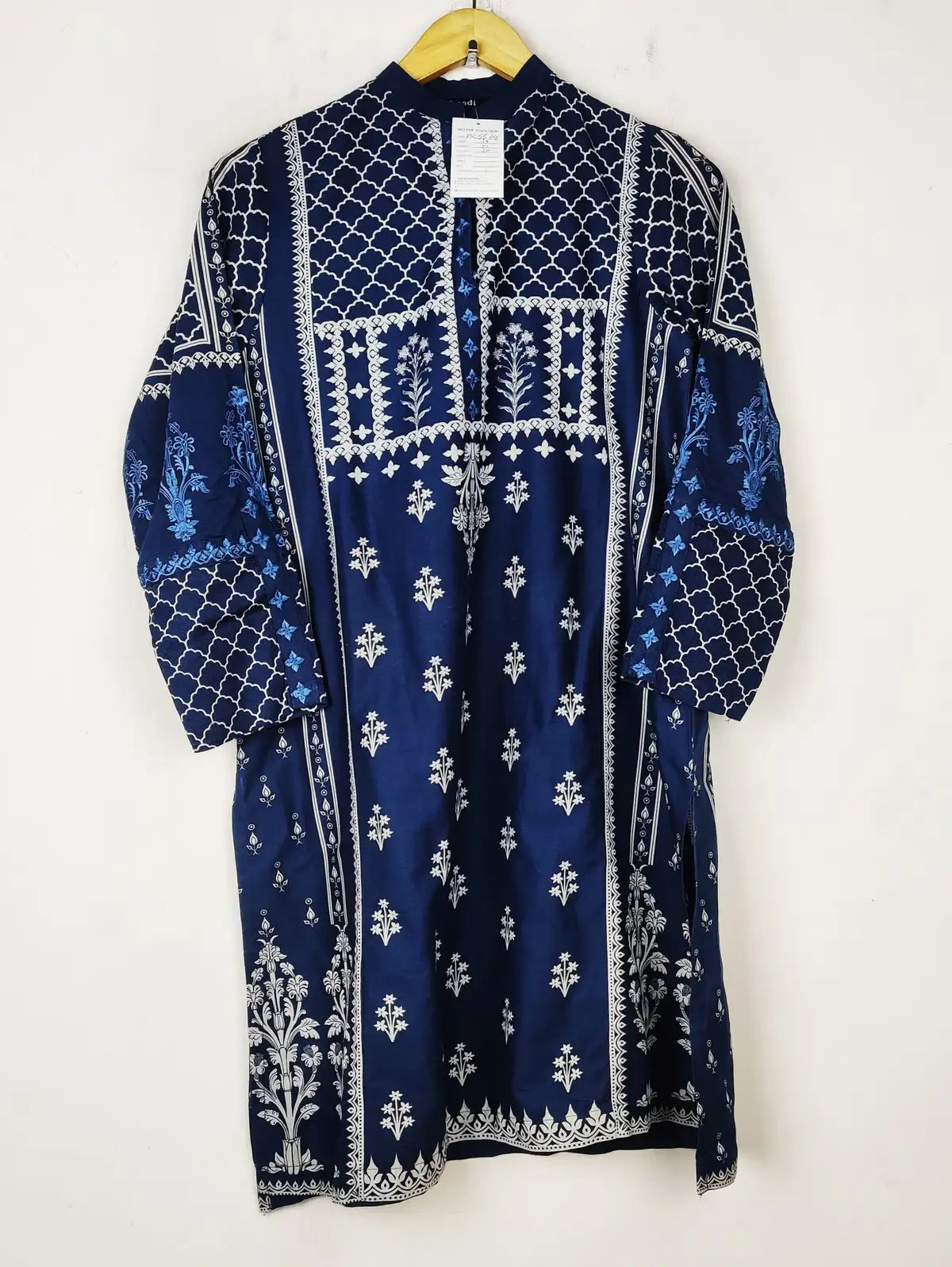 Buy online pre-used pre-loved 100% authentic & Original branded Khaadi (BK-5564) available in Pakistan. Top international brands avilable.