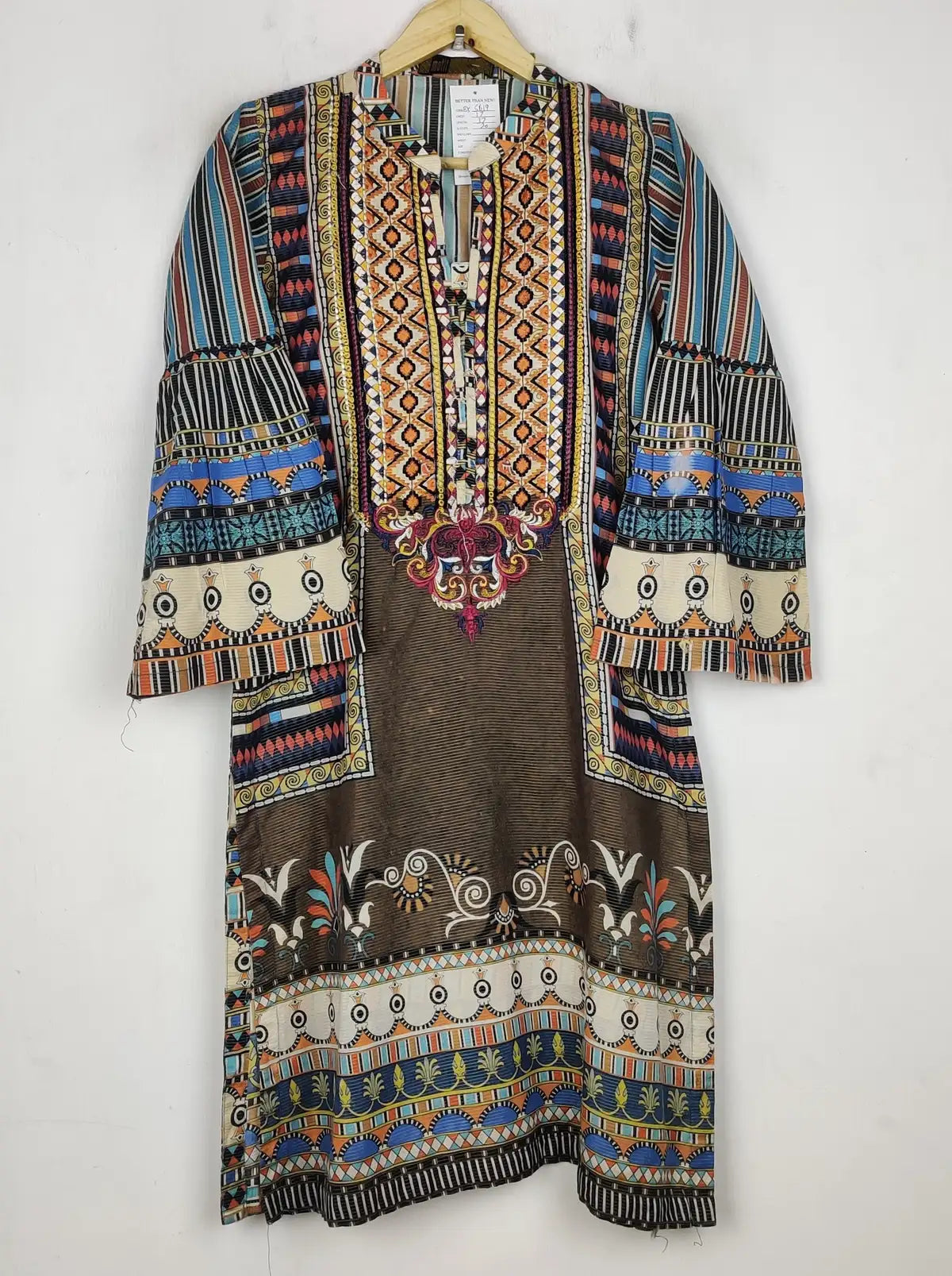 Buy online pre-used pre-loved 100% authentic & Original branded Motif (BK-5619) available in Pakistan. Top international brands avilable.