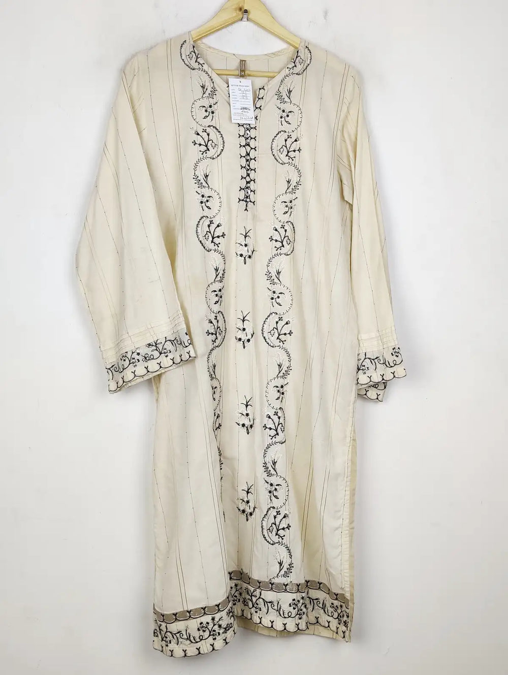 Buy online pre-used pre-loved 100% authentic & Original branded Beechtree (BK-5653) available in Pakistan. Top international brands avilable.
