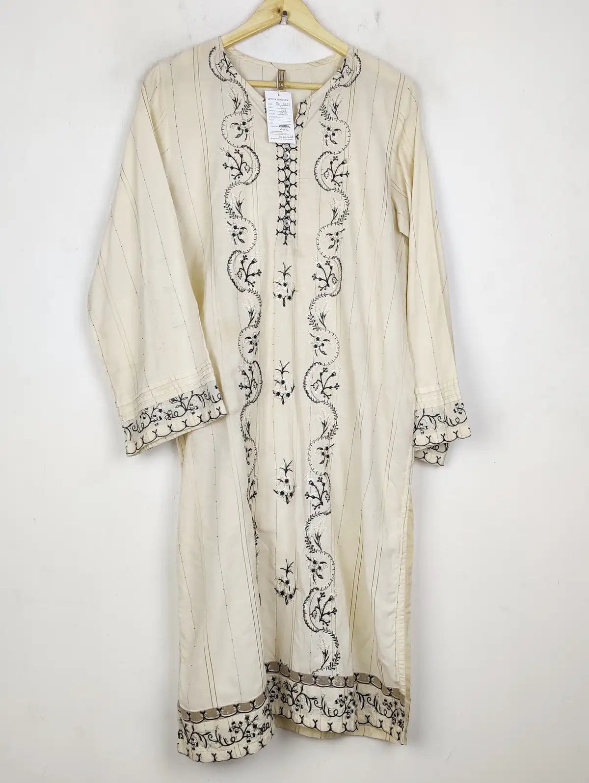 Buy online pre-used pre-loved 100% authentic & Original branded Beechtree (BK-5653) available in Pakistan. Top international brands avilable.