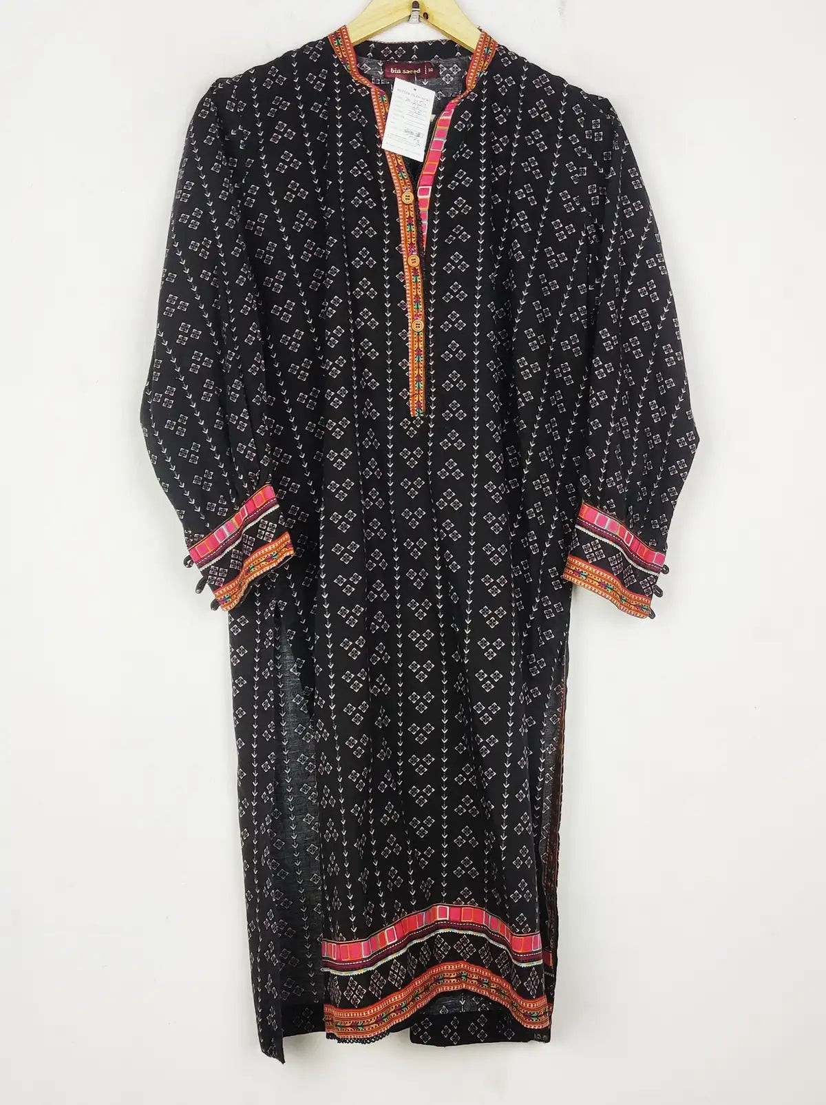 Buy online pre-used pre-loved 100% authentic & Original branded Bin Saeed (BK-5654) available in Pakistan. Top international brands avilable.