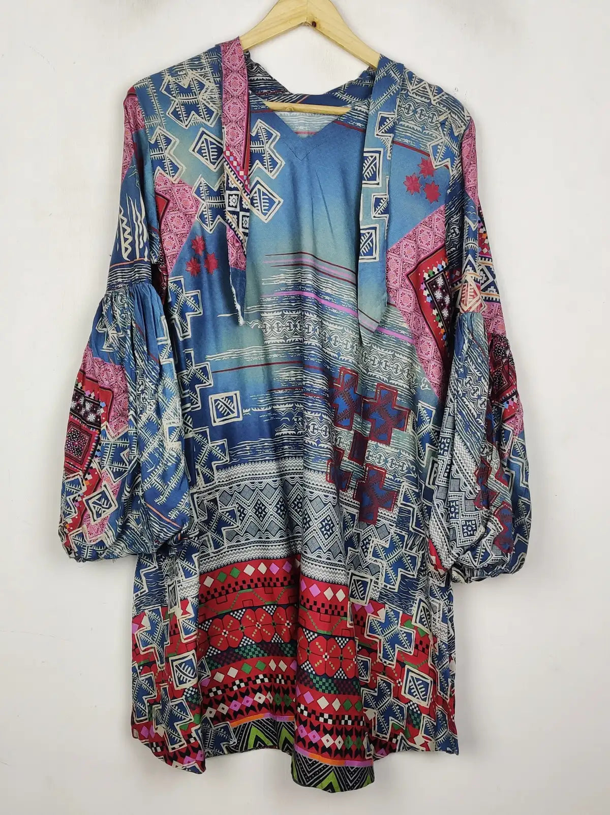 Buy online pre-used pre-loved 100% authentic & Original branded Unknown Brand (BK-5680) available in Pakistan. Top international brands avilable.