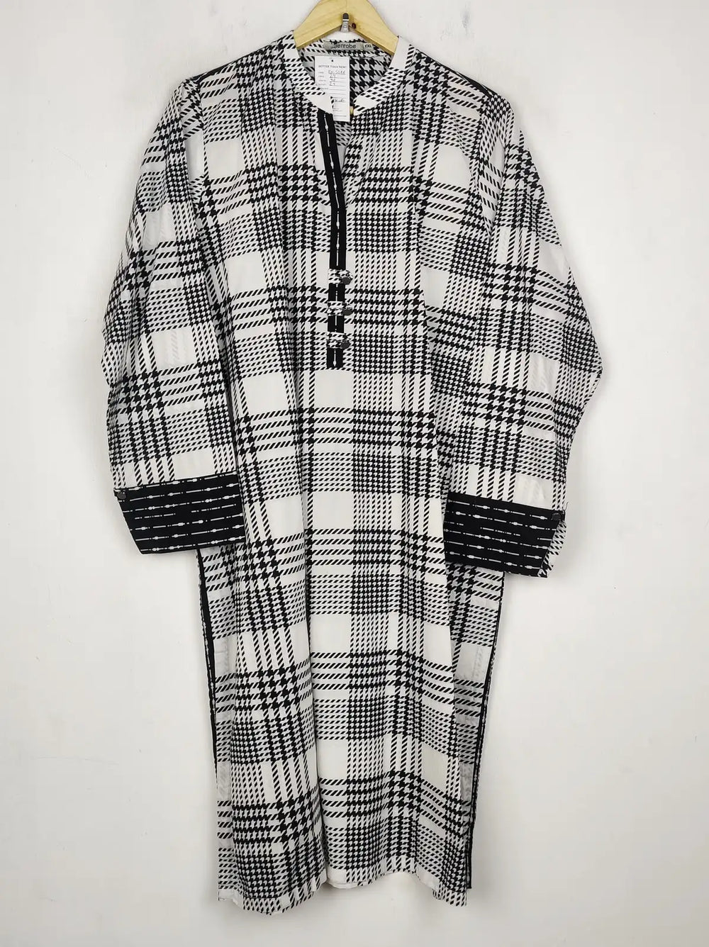 Buy online pre-used pre-loved 100% authentic & Original branded Edenrobe (BK-5688) available in Pakistan. Top international brands avilable.