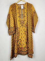 Buy online pre-used pre-loved 100% authentic & Original branded Unknown Brand (BK-5693) available in Pakistan. Top international brands avilable.