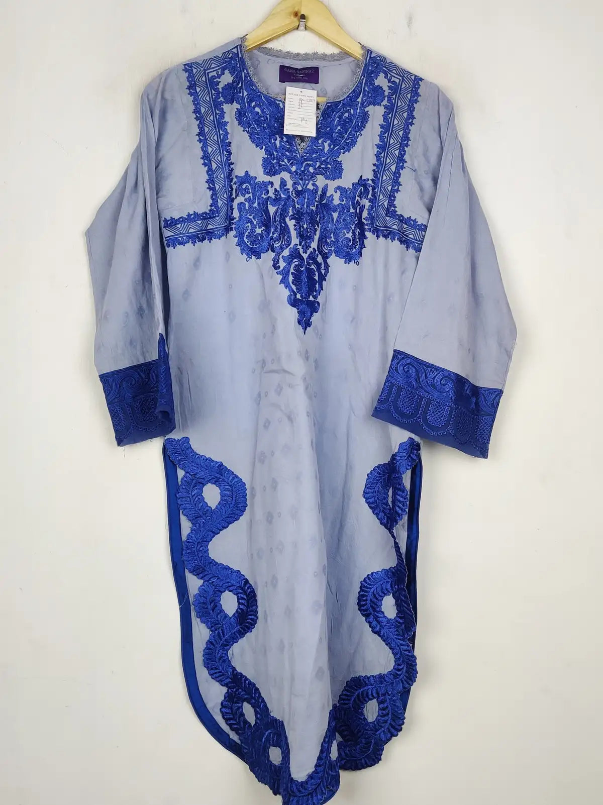 Buy online pre-used pre-loved 100% authentic & Original branded Sana Safinaz (BK-5697) available in Pakistan. Top international brands avilable.
