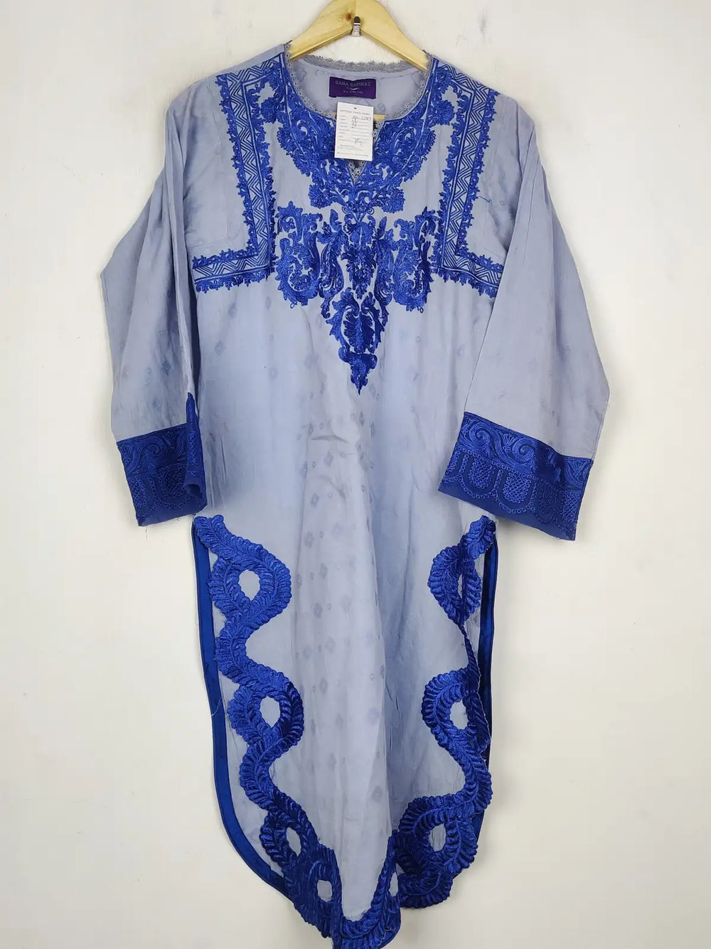 Buy online pre-used pre-loved 100% authentic & Original branded Sana Safinaz (BK-5697) available in Pakistan. Top international brands avilable.