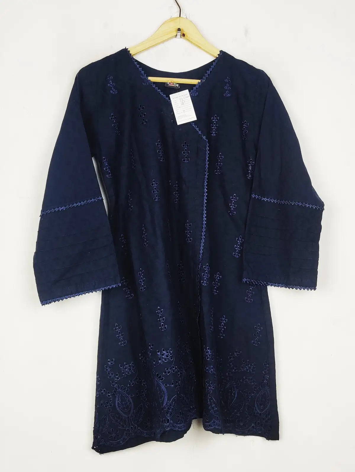 Buy online pre-used pre-loved 100% authentic & Original branded Snf (BK-5722) available in Pakistan. Top international brands avilable.
